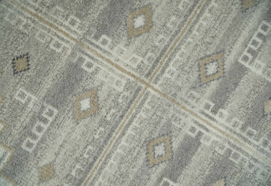 Traditional Ivory, Charcoal and Gray Hand knotted 8x10 ft wool Area Rug