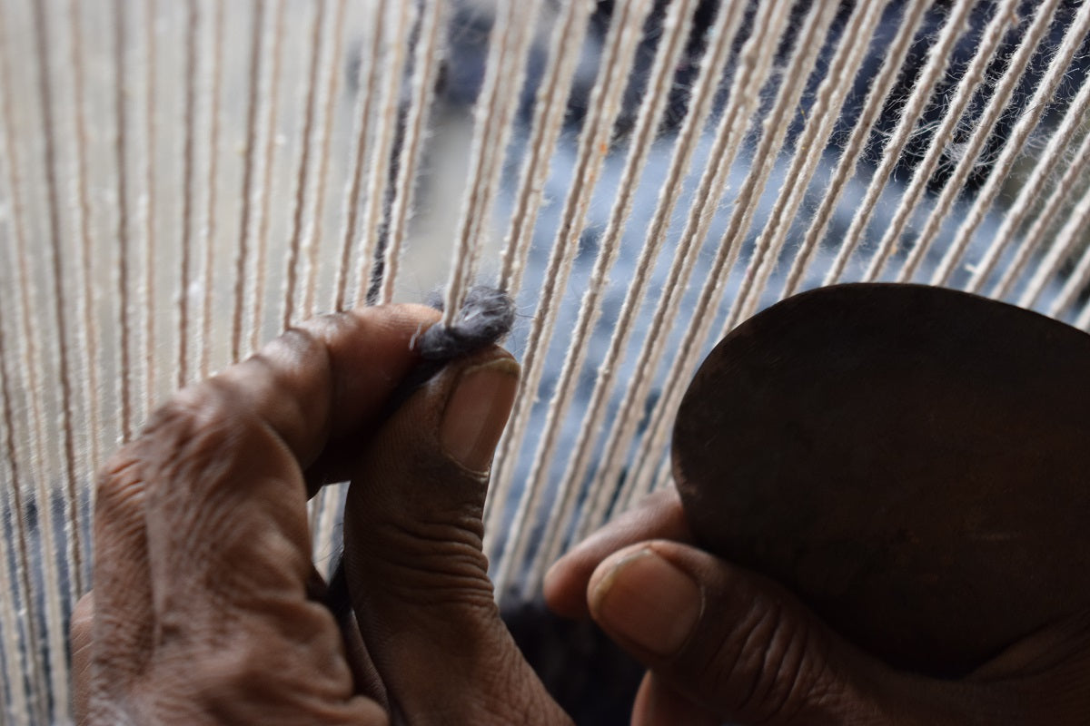 The Artisan's Touch: Exploring the Craftsmanship Behind Handknotted Ru