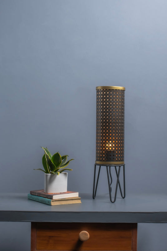 Black And Gold Rattan Pattern Metal Table Lamp