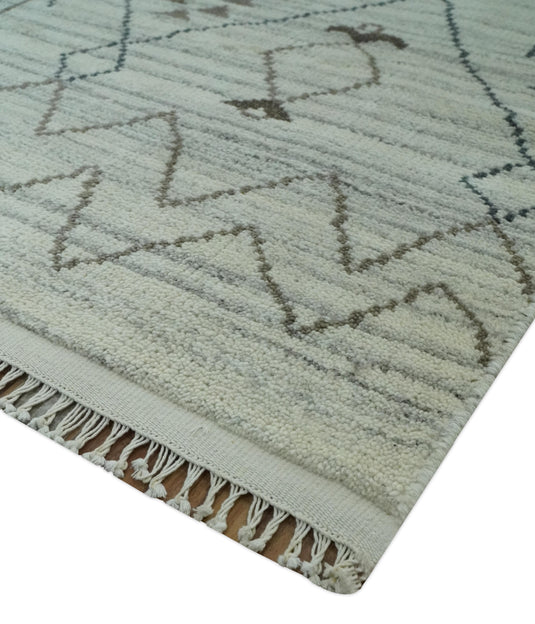 Diamond Trellis Pattern Ivory And Charcoal Hand Knotted 8x10 ft wool Area Rug