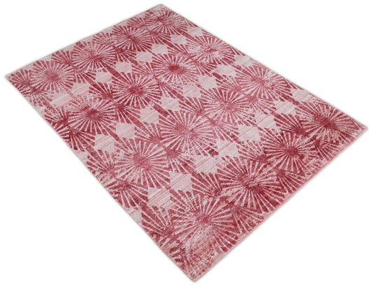 Accent Modern Blended Wool and Bamboo Silk Area Rug, Red and Pink, 5x8 | QT0758